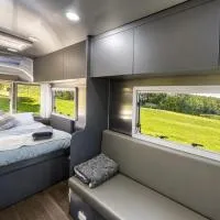 Mountain View, Glamping Caravan, Couples Escape, hôtel à Rawson