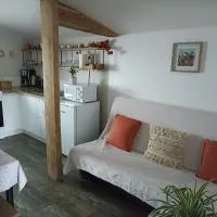 L'Eden maison avec jardin proche du Puy dufou, Hotel in Les Landes-Génusson