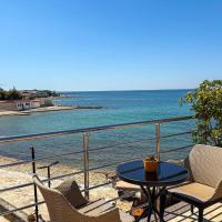 Beach Front Apartment In Umag With House Sea View, hotel u Umagu