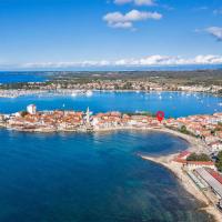 Beach Front Apartment In Umag With House Sea View, hotel u Umagu