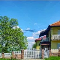 Villa EMIR - Bosnian Pyramids - Rooms and Entire Villa، فندق في فيسوكو