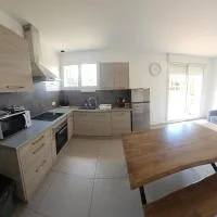 Appartement 10 min à pieds du lac rez-de-chaussée, hotel u gradu Klervo le Lak