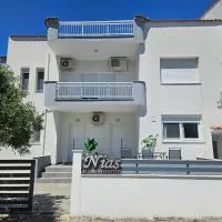 Nias Apartments No 104, hotel din Keramotí