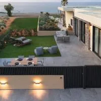 NAEMA Seafront Living 2BR Suite, hotell i Anissaras