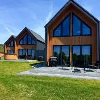 Stodoły pod Łysą Górą, hotel a Huta Szklana