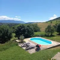 Chambres d'hôtes - En Alpacie, à l'orée des possibles，Entrelacs的飯店