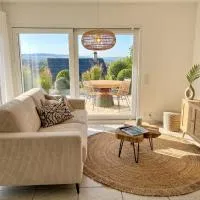 Boho appartement dans villa à Grandson, hotell i Grandson