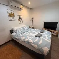 Terlyn Hostel & Cafe, hotel u gradu Amphoe Phra Khanong