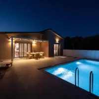 Kastro Hill Villas - Private pool villas close to Lefkada, hotel in Plagiá