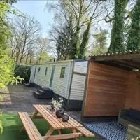 Leuke 6 persoons stacaravan op top locatie!, hotel a Hoenderloo