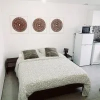 Maisonnette cosy avec extérieur - WiFi et Smart TV, hotel v destinaci Monéteau