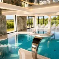 Villa Posh All Suites Hotel & SPA, hotel u gradu Mijendzivodzije