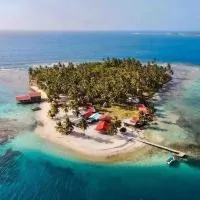 Isla Diablo San blas cabaña en la orilla del mar, хотел в Cagantupo
