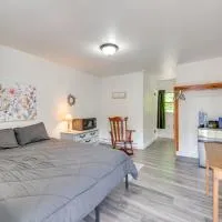 Boat, Fish & Hike! All-Season Schroon Lake Getaway, hotel a Schroon Lake