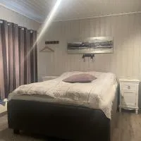 Countryside apartment close to sea and mountains, hotell på Vestnes