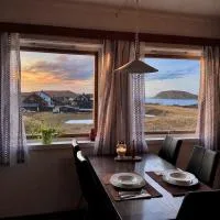 Entire apartment with the view of Hornøya, hotel em Vardo