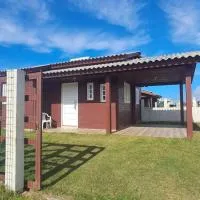 Otima casa com 2 quartos em Tramandai, hotel v mestu Tramandaí