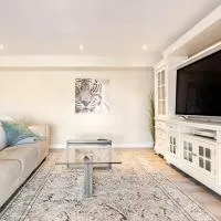 Private Suite with Pool Access, viešbutis mieste Boumanvilis