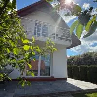 Zaciszny Zakątek - domek wakacyjny z widokiem na jezioro, Hotel in Wilkasy