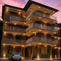 Crest Manali River View, hotel u gradu Manali