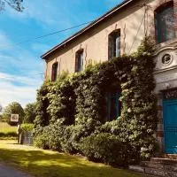 L'école buissonnière chambres et table d'hôtes โรงแรมในLa Celle-Dunoise