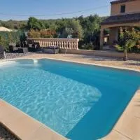 Villa près des remparts, hotel en Régusse