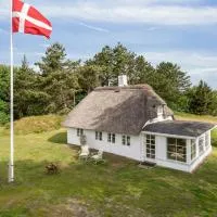 Cozy Cottage With View Of The Wadden Sea, hotel in Bolilmark