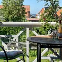 Charming Holiday Apartment In Central Stege, hotel sa Stege