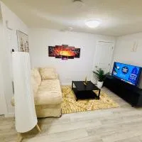 Cozy Haven - Home Away From Home Two-Bedroom Apartment, hotel u gradu Kalgari