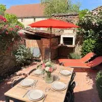 La Maison Rosie, Charme bourguignon, vue château, terrasse, hotel em Étrigny