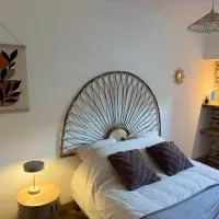 Appartement cosy au bord du canal du Nivernais: Saint-Léger-des-Vignes şehrinde bir otel