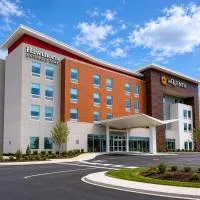 La Quinta Inn & Suites by Wyndham Mebane, hotel din Mebane