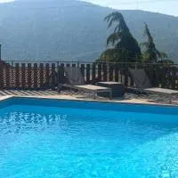 Montira-Lago&Monti، فندق في Esmate