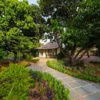 Orchard At Sarai - Luxury Tent Villas, Swimming Pool, Large lawns, & Pet friendly, hotel em Gurgaon