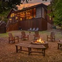 Twilight Pines - Dreamy Cabin w Hot Tub & optional Kids Loft, khách sạn ở Broken Bow