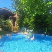Charing में, होटल CABIN in hosts huge garden CHILD FRIENDLY with Hens Kittens firepit Marshmallows
