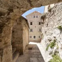 Hotel Corsaro, hotell i Omiš