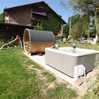 Chambres d'hôte Odile et les cycleux Lily，Docelles的飯店