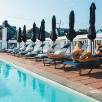 Oceana By The Sea โรงแรมในพอยท์เพลสเซนท์บีช
