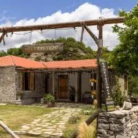 PETRASTERO Mountain Retreat-Agrafa Evrytania Greece, מלון בVérnikon