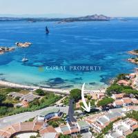 302 - terrazza sulla spiaggia di Baja Sardinia by Coral Property, hotel u gradu Baja Sardinia