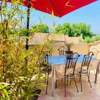 Suite de Charme avec Terrasse Panoramique & Entrée Indépendante, hotel v destinácii Cucuron