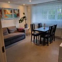 Basement apartment north in the city, hotel v mestu Aabenraa