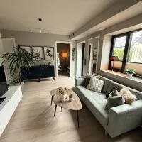 Central, Quiet and Modern Apartment with parking & private patio, hotel em Sandnes