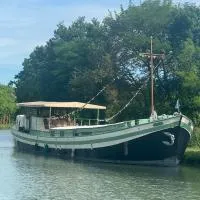 Péniche GEMJO - Chambres d'hôtes, hotel di Castelsarrasin