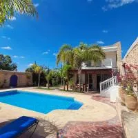 Domaine des Arganiers Piscine et Hammam 5 chambres, hotell i Et Tleta Hanchene