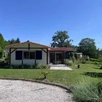 Cosy Cottage on the Lake, hotel en Écuras