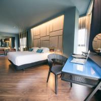 a bedroom with a bed and a desk with a laptop at Pamplona Catedral Hotel