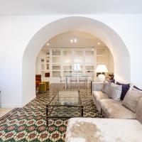 Historic Seafront Maisonette in Balluta Buildings, hotel in Sliema