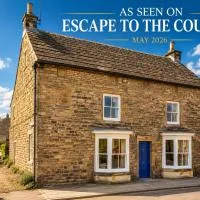 Morton House Holiday Let Yorkshire Dales - One property 4 brm Farmhouse, 3brm Stable Block Sleeps 2-16, hotel a Masham